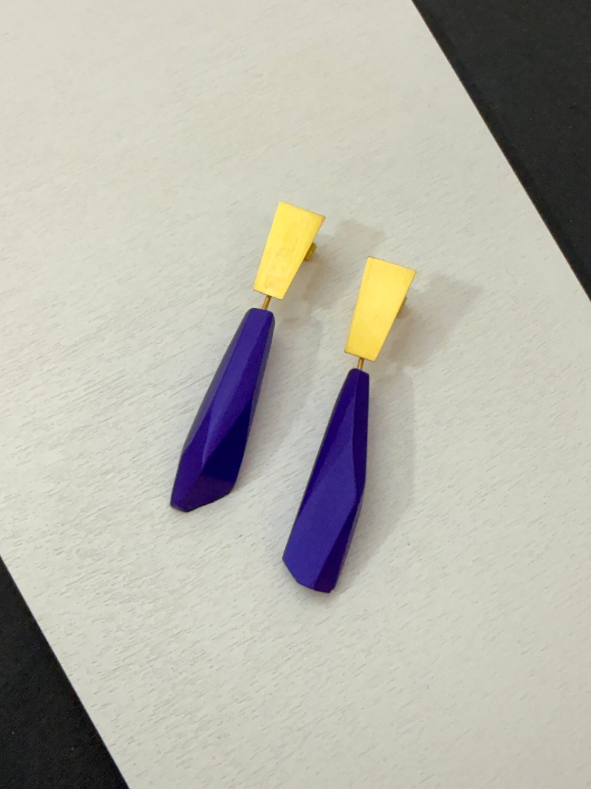 Pendientes Pepita Vértice Morado dorados Largos