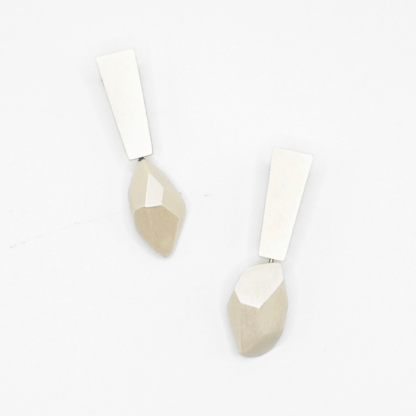 Pendientes Esencia Blanco perlado Largos “Serie Plata”