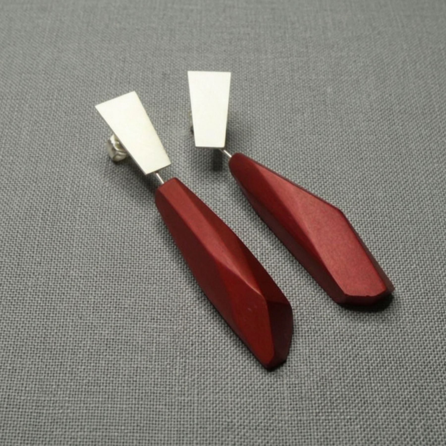 Pendientes Pepita Vértice largos Rojo oscuro “Serie plata”