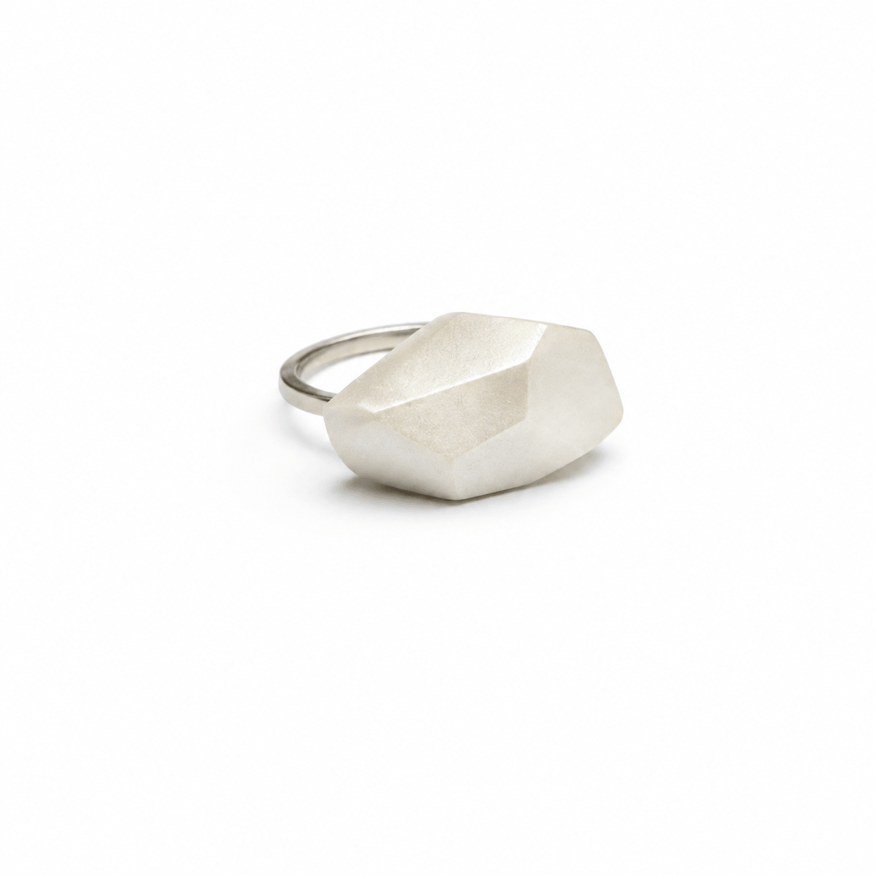 Anillo Esencia Blanco perla  "Serie Plata"