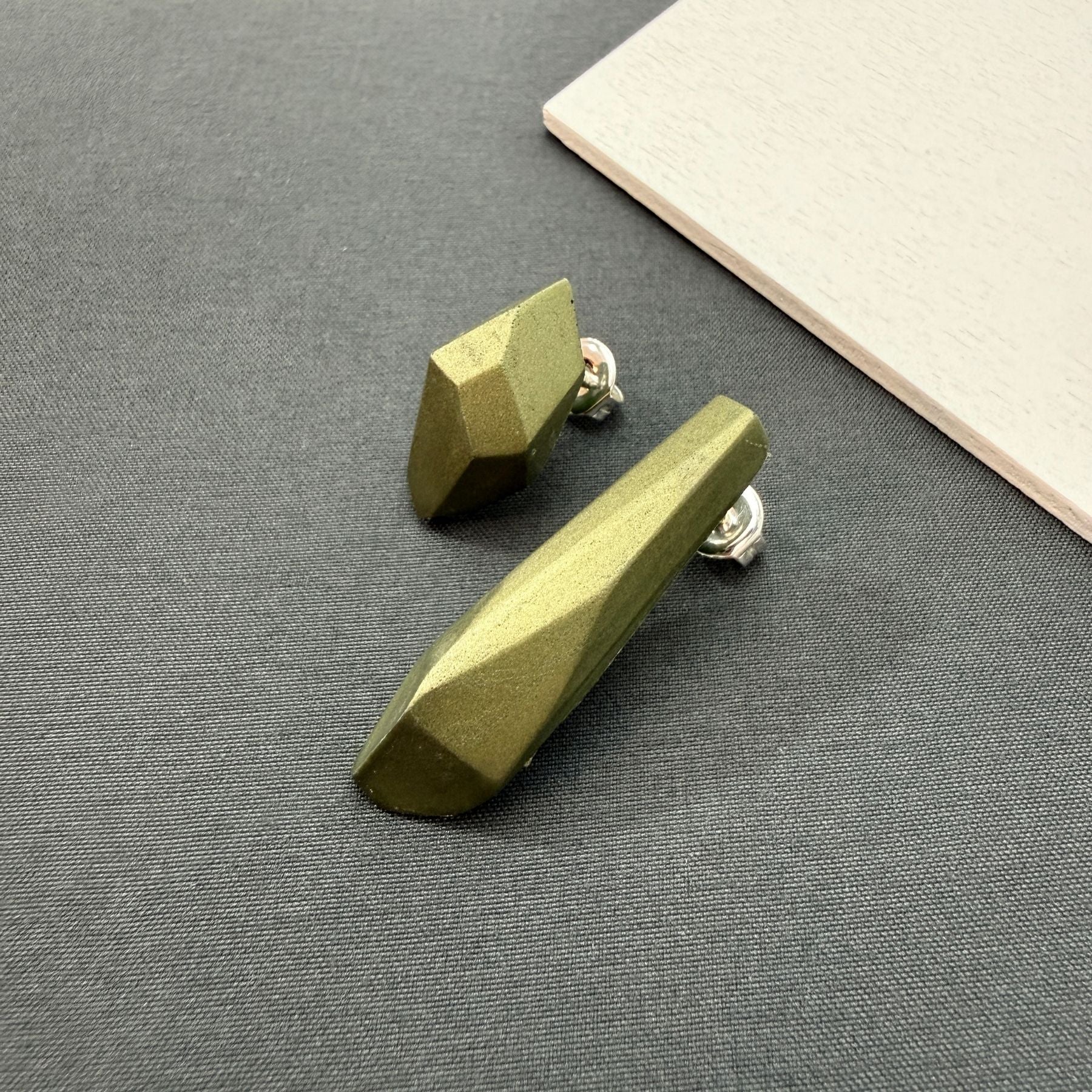 Pendientes Dúo Verde Oliva "Serie Plata"