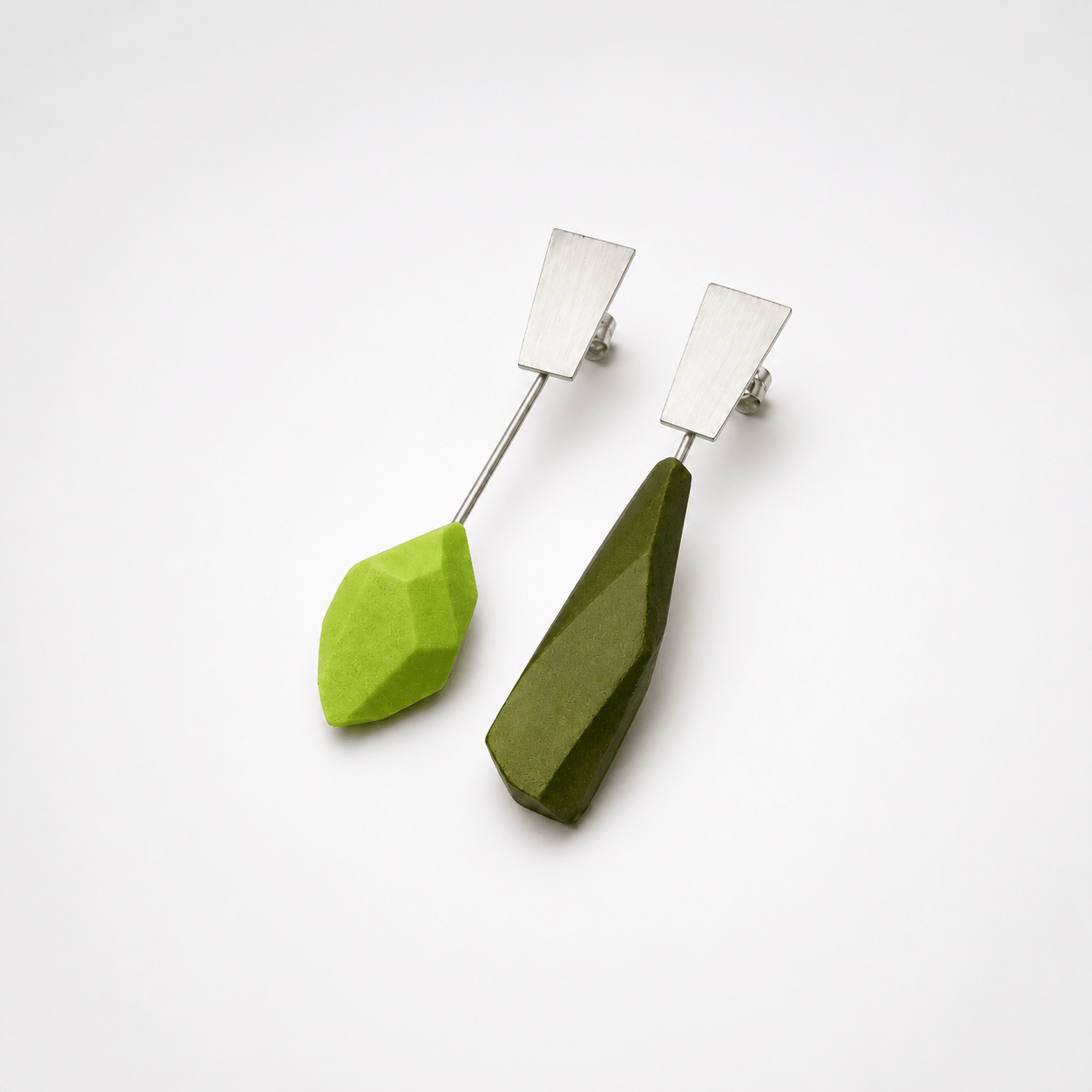 Pendientes Dúo largos Verde Lima + Verde Oliva “Serie plata”