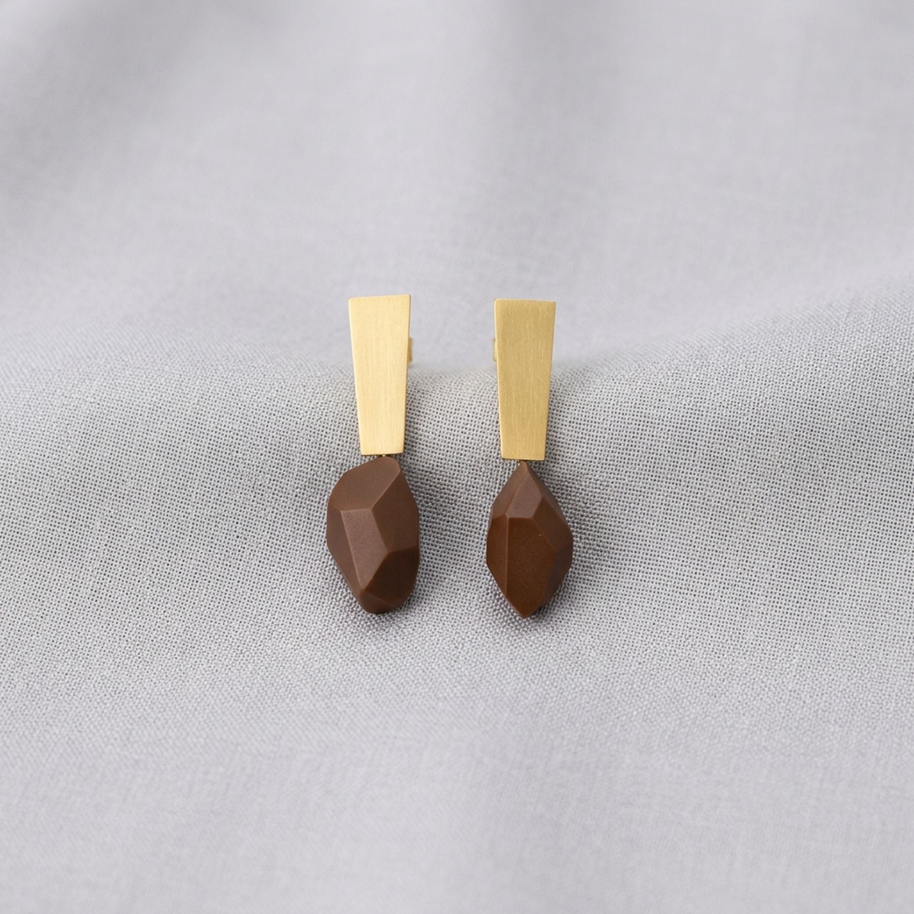Pendientes Esencia largos Chocolate dorados