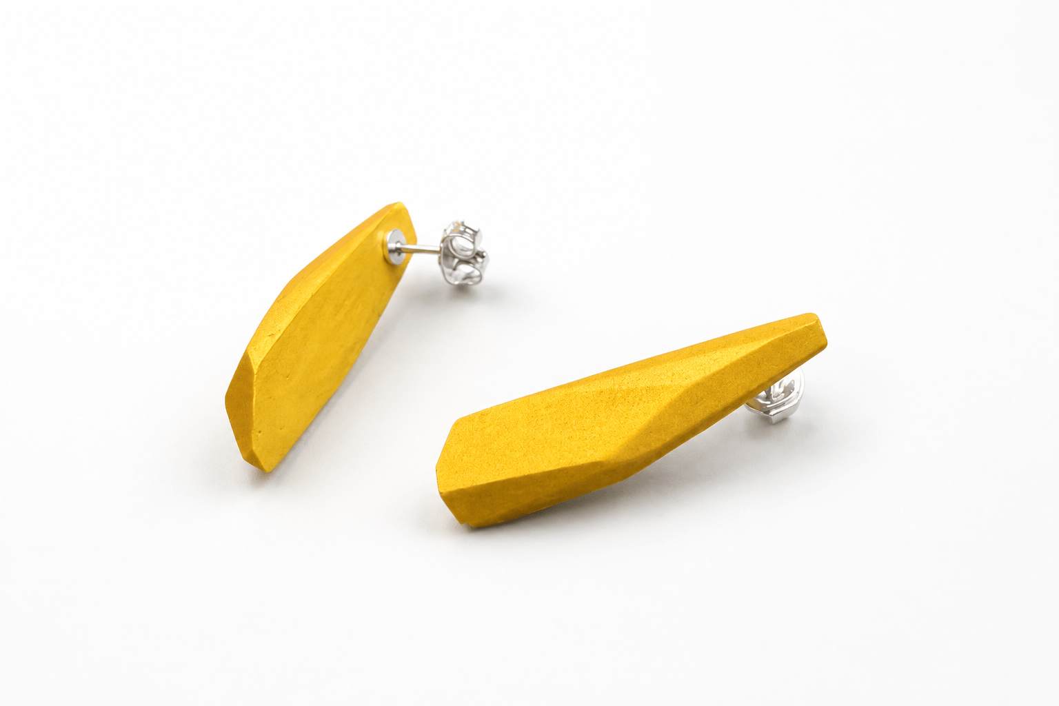 Pendientes Vértice Amarillo Dorado "Serie Plata"