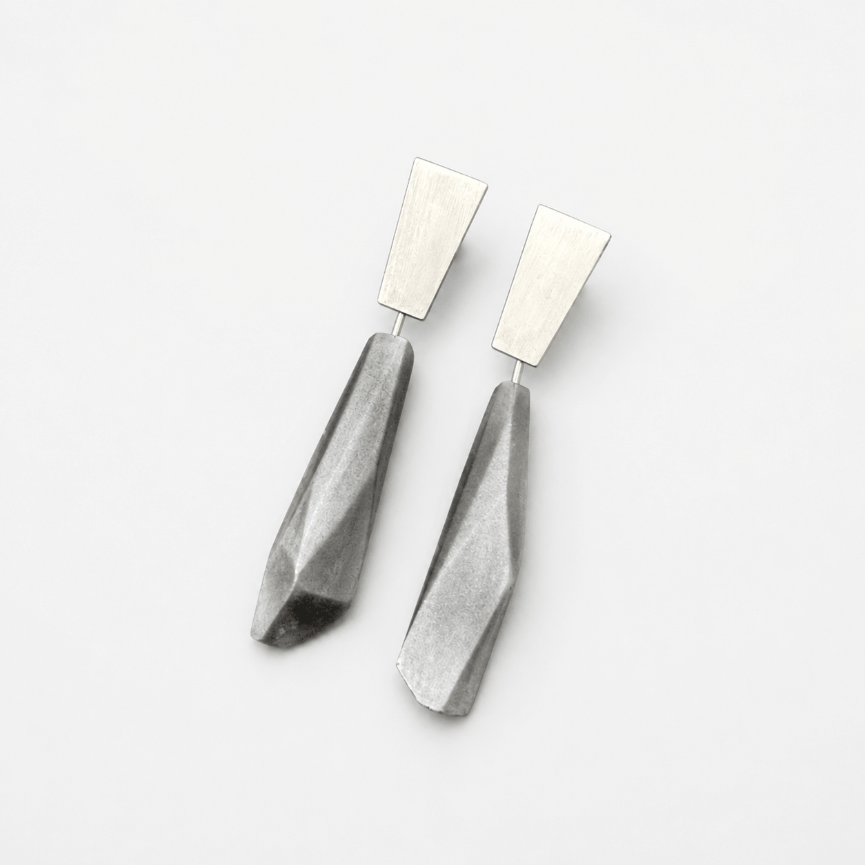 Pendientes Pepita Vértice largos Grafito “Serie plata”