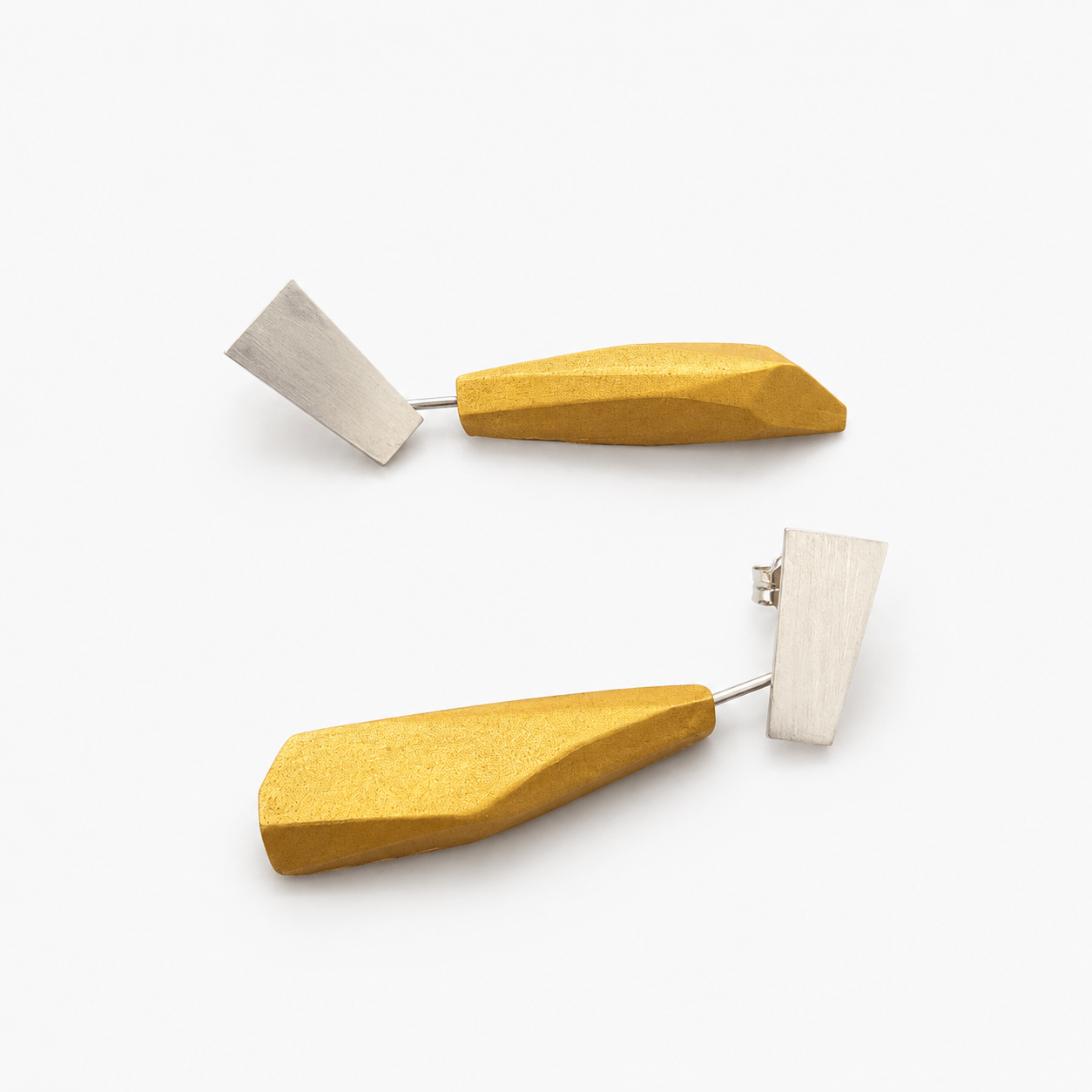 Pendientes Pepita Vértice largos Amarillo dorado “Serie plata”