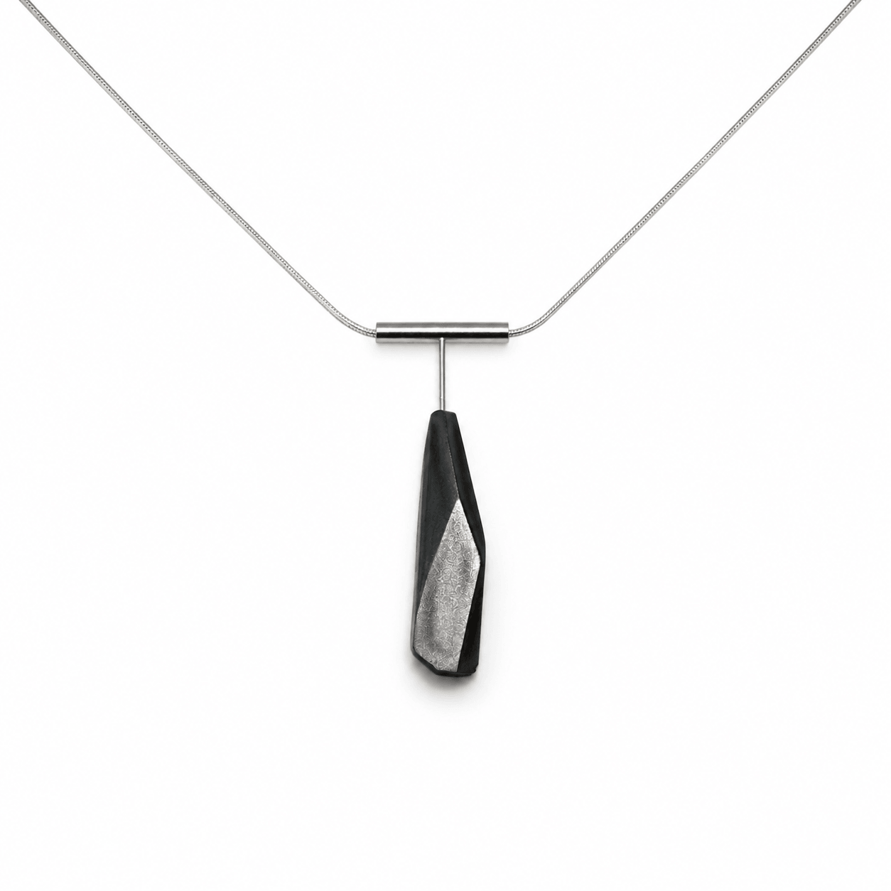 Collar Vértice 1 Grafito "Serie Plata"